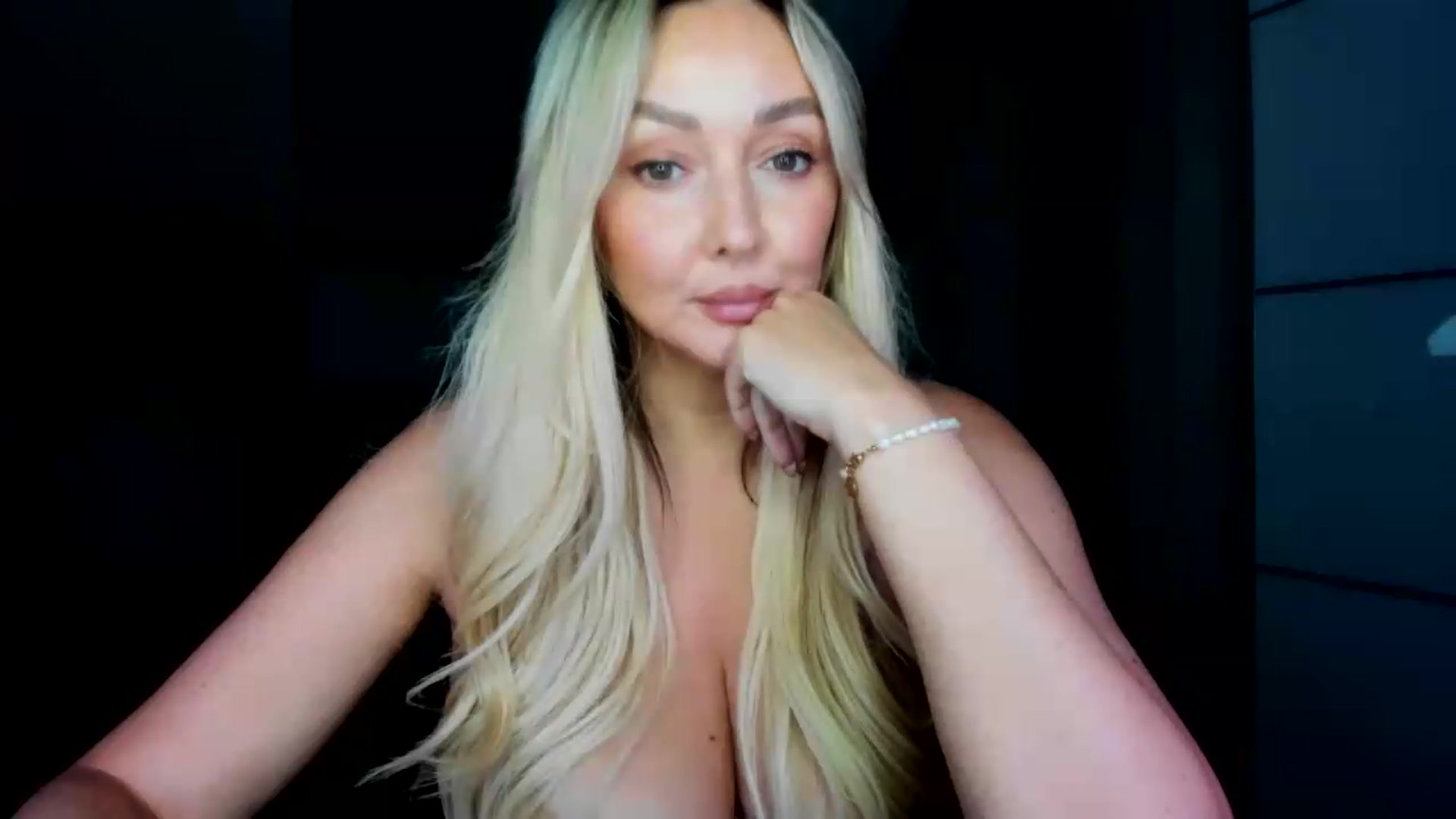 Gallery image thumbnail from Mi_Ha's myfreecams stream on, 08/25/2026, 16:28 image 15 of 20