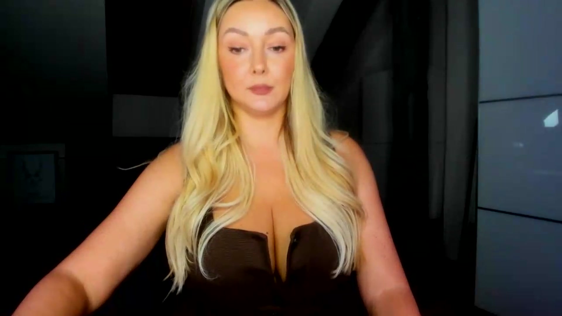 Gallery image thumbnail from Mi_Ha's myfreecams stream on, 08/26/2026, 18:08 image 15 of 20