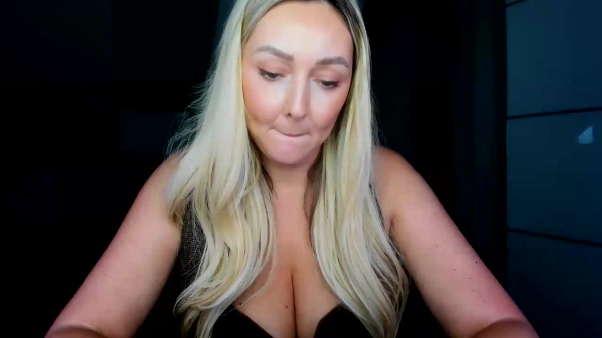 Gallery image thumbnail from Mi_Ha's myfreecams stream on, 08/26/2026, 18:09 image 19 of 20
