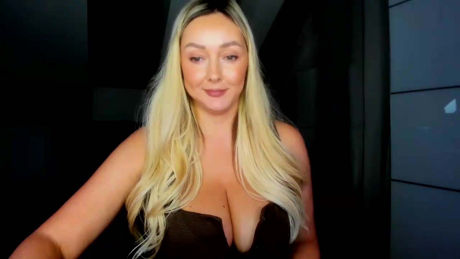 Gallery image thumbnail from Mi_Ha's myfreecams stream on, 08/26/2026, 18:09 image 3 of 20