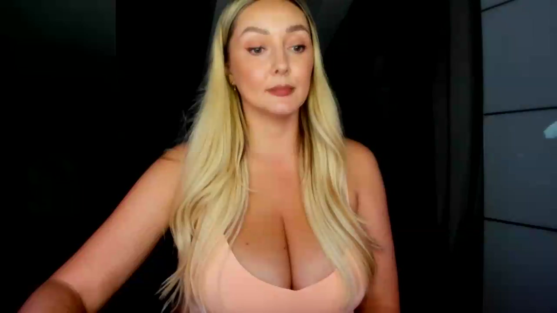 Gallery image thumbnail from Mi_Ha's myfreecams stream on, 08/27/2026, 15:33 image 6 of 20