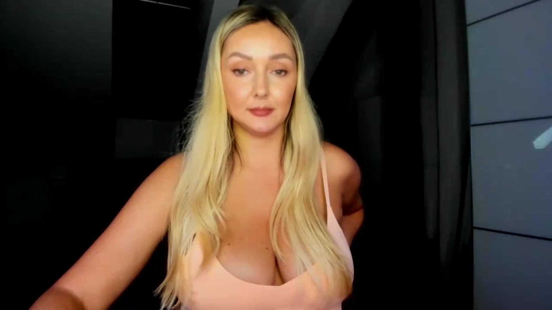 Gallery image thumbnail from Mi_Ha's myfreecams stream on, 08/27/2026, 15:33 image 16 of 20