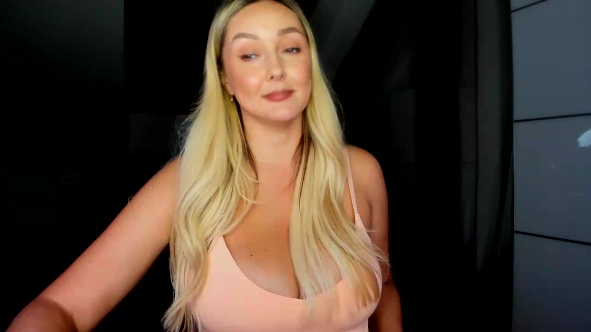 Gallery image thumbnail from Mi_Ha's myfreecams stream on, 08/27/2026, 15:33 image 7 of 20