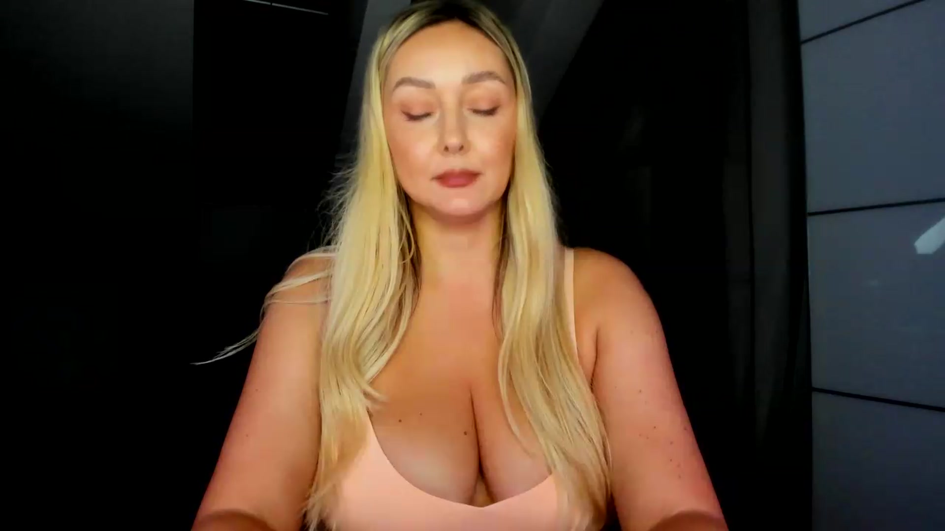 Gallery image thumbnail from Mi_Ha's myfreecams stream on, 08/27/2026, 15:33 image 18 of 20