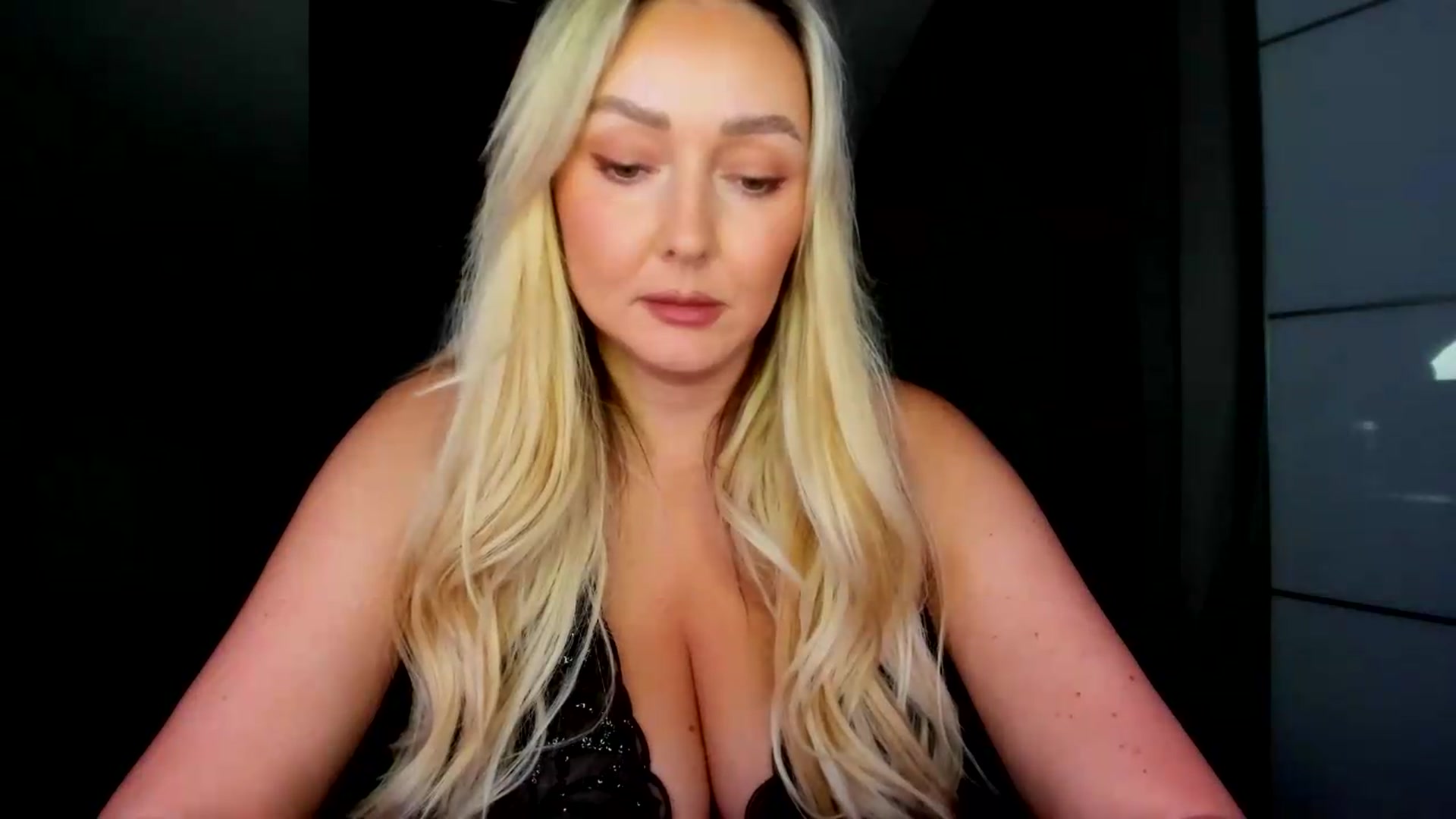 Gallery image thumbnail from Mi_Ha's myfreecams stream on, 08/28/2026, 13:11 image 2 of 20