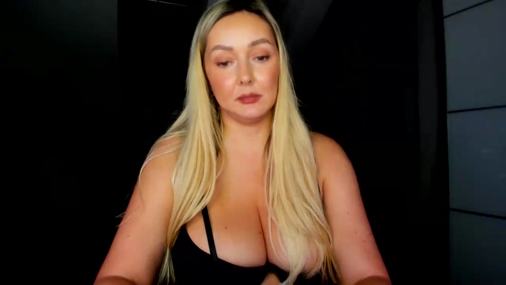 Gallery image thumbnail from Mi_Ha's myfreecams stream on, 08/29/2026, 14:27 image 15 of 20