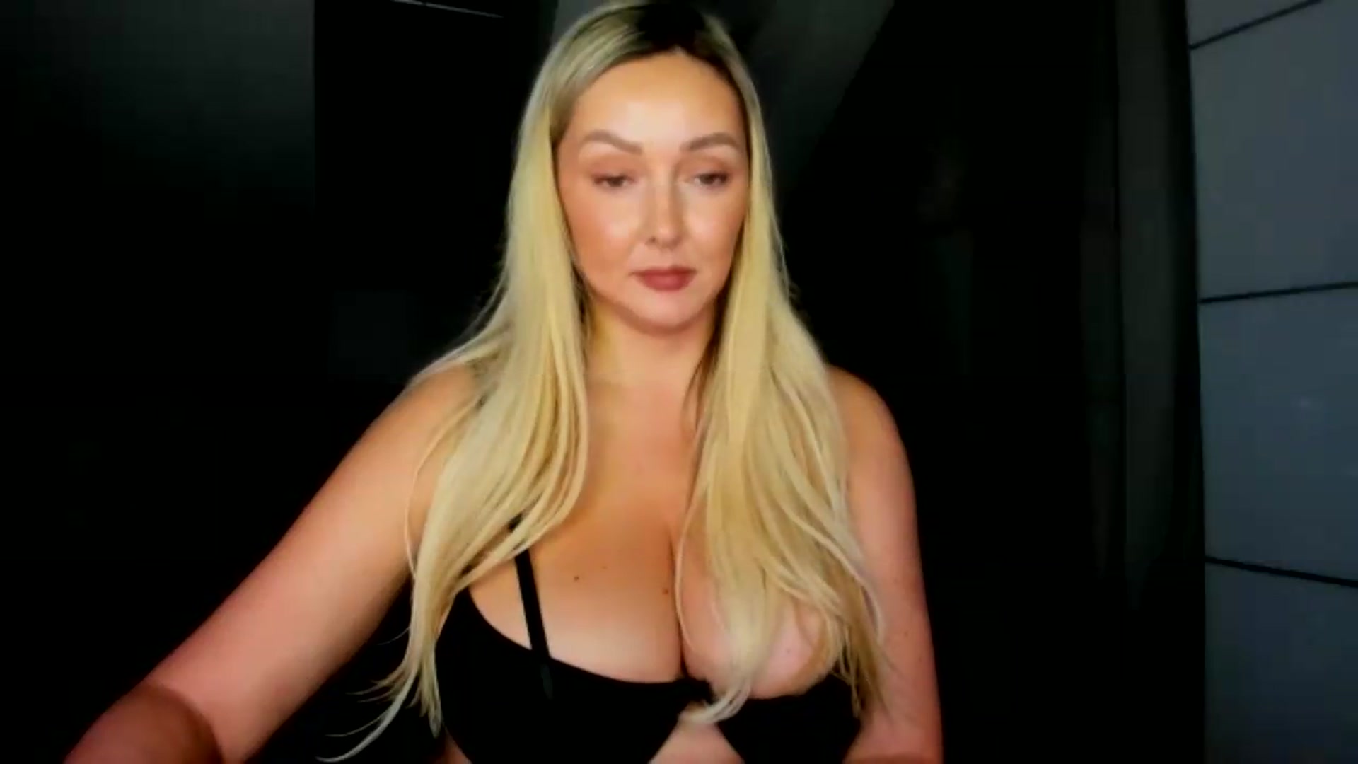 Gallery image thumbnail from Mi_Ha's myfreecams stream on, 08/29/2026, 14:27 image 16 of 20