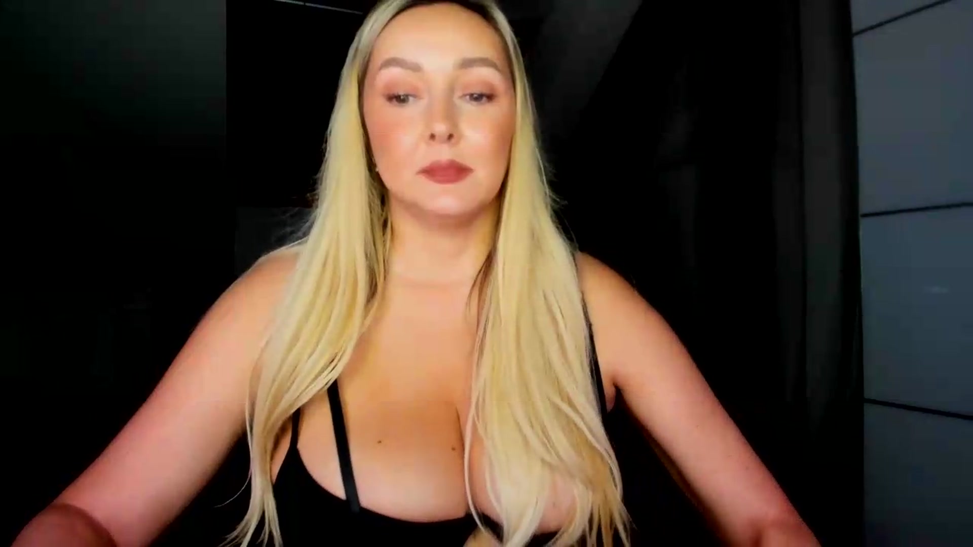 Gallery image thumbnail from Mi_Ha's myfreecams stream on, 08/29/2026, 14:27 image 17 of 20
