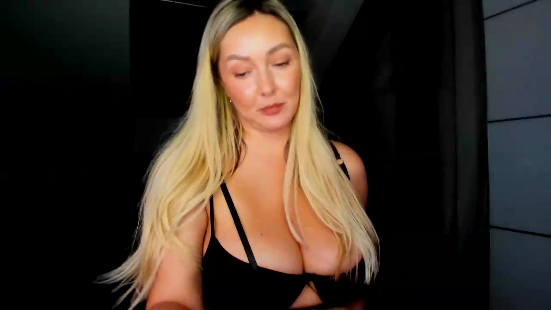 Gallery image thumbnail from Mi_Ha's myfreecams stream on, 08/29/2026, 14:27 image 3 of 20