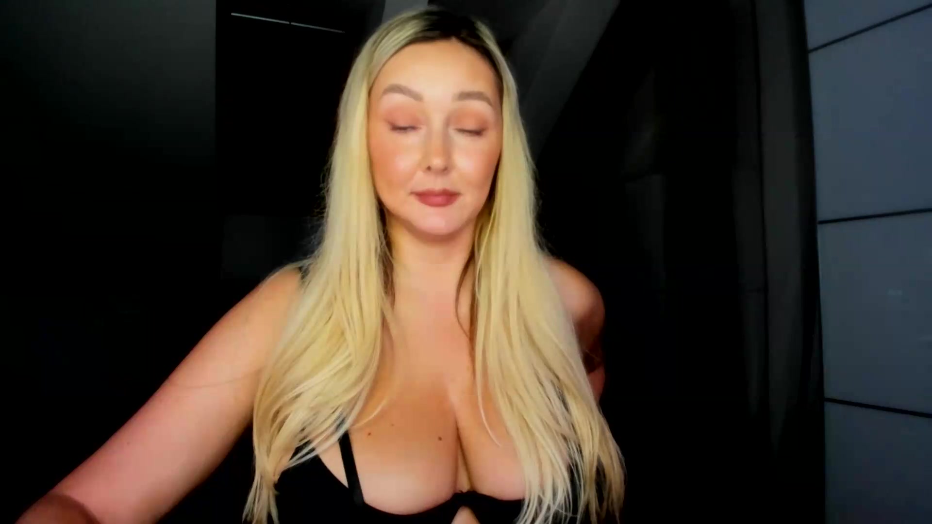 Gallery image thumbnail from Mi_Ha's myfreecams stream on, 08/29/2026, 15:26 image 18 of 20