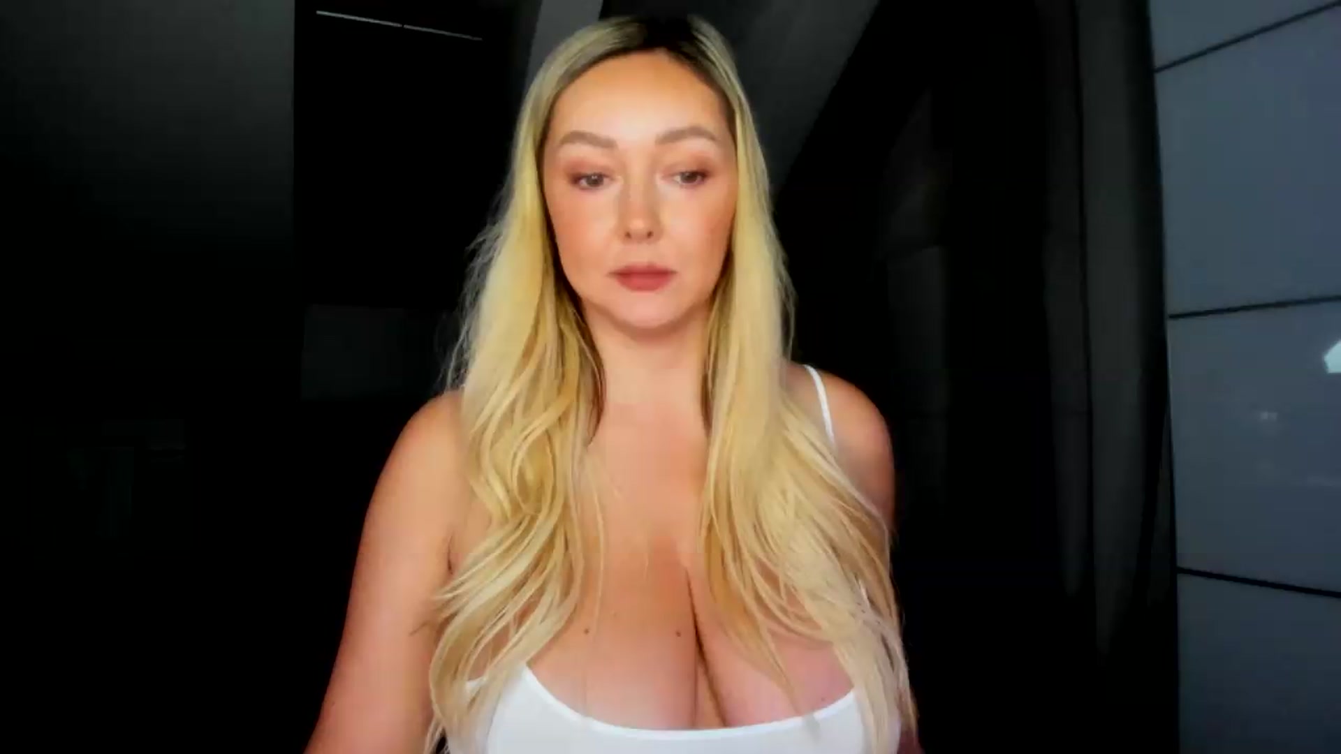 Gallery image thumbnail from Mi_Ha's myfreecams stream on, 08/31/2026, 16:49 image 4 of 20