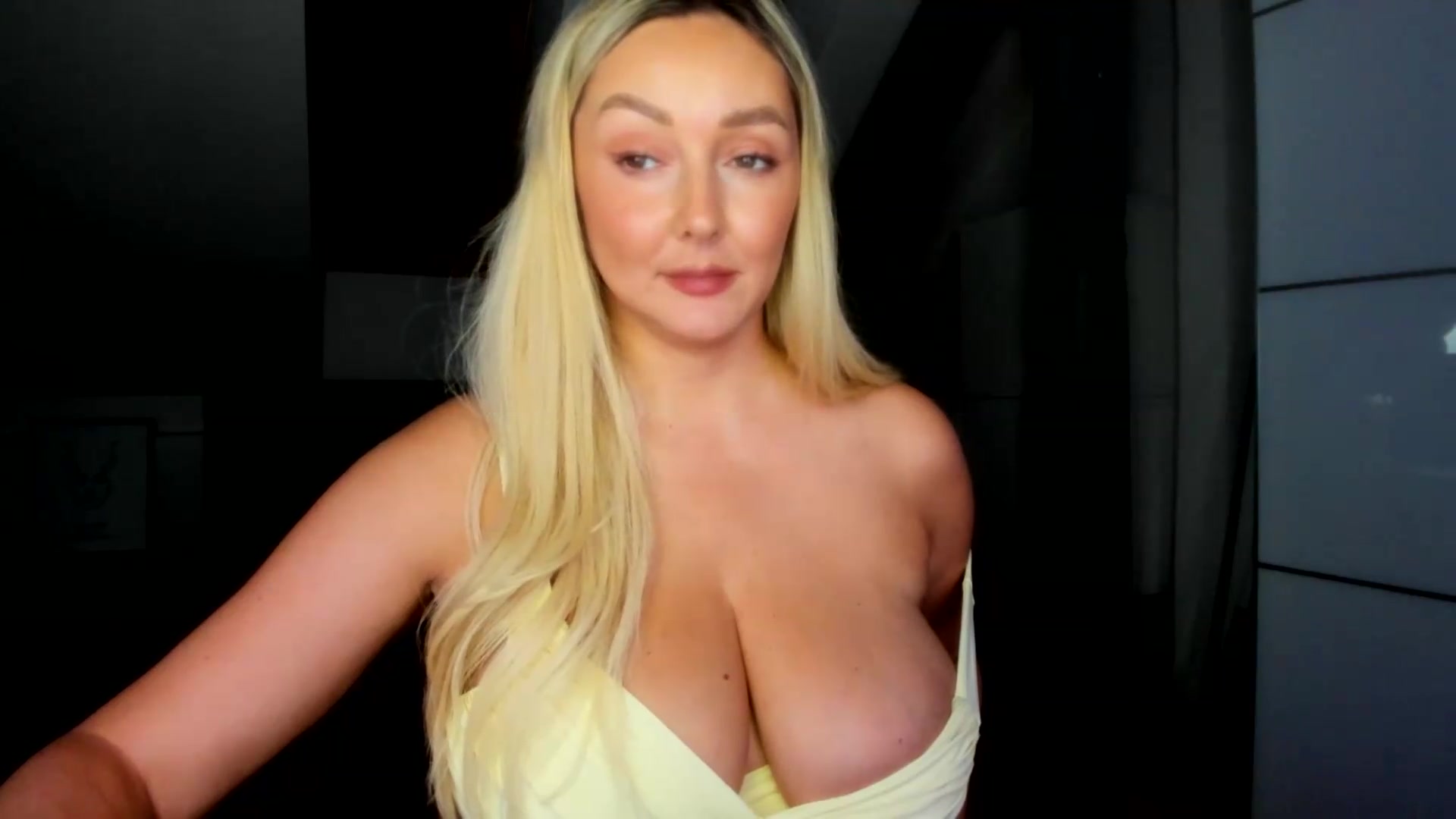 Gallery image thumbnail from Mi_Ha's myfreecams stream on, 09/03/2026, 15:37 image 13 of 20