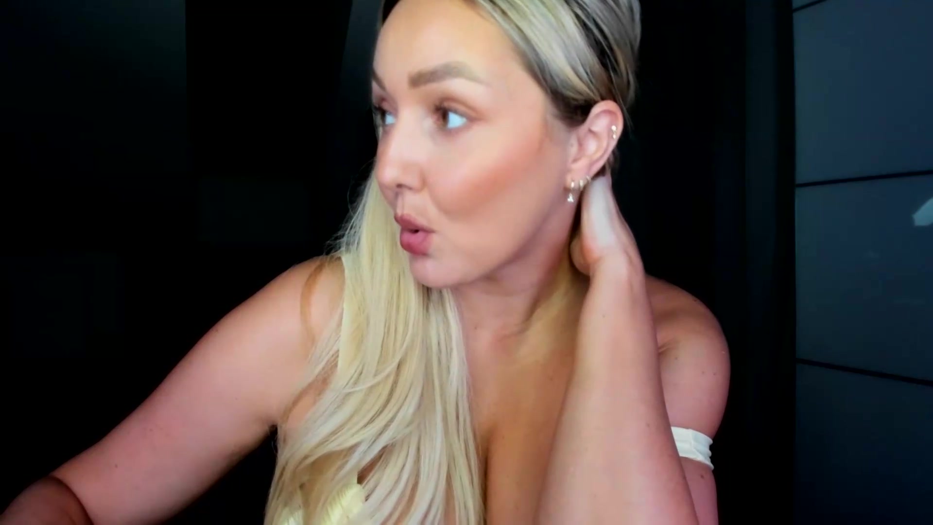 Gallery image thumbnail from Mi_Ha's myfreecams stream on, 09/03/2026, 15:37 image 16 of 20