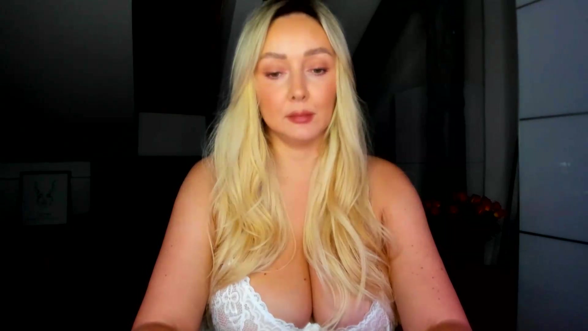 Gallery image thumbnail from Mi_Ha's myfreecams stream on, 09/04/2026, 14:29 image 4 of 20