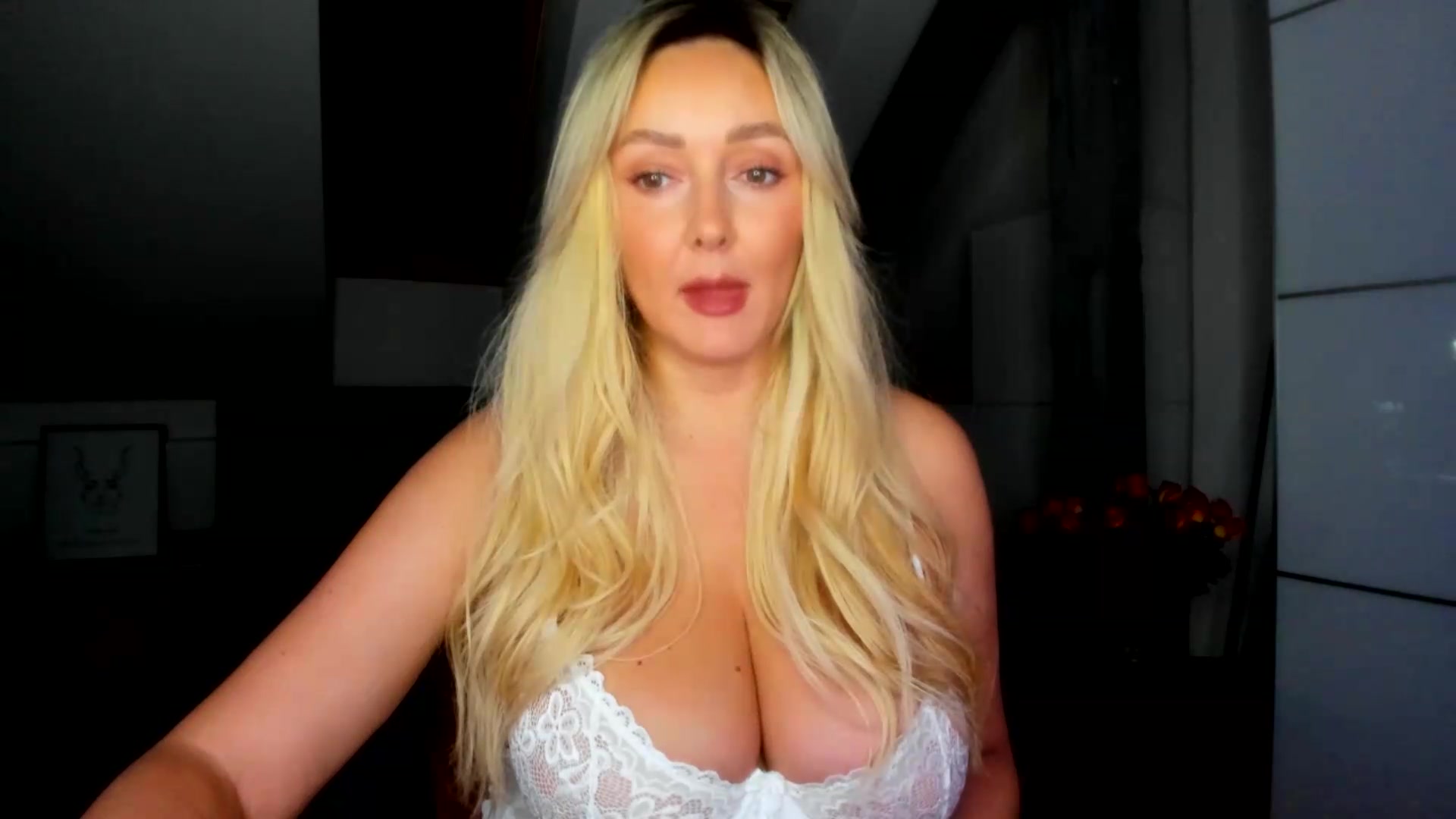 Gallery image thumbnail from Mi_Ha's myfreecams stream on, 09/04/2026, 14:29 image 3 of 20
