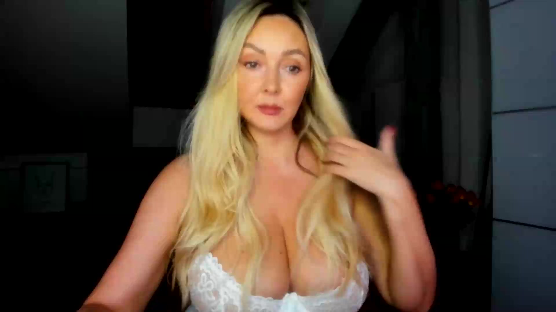 Gallery image thumbnail from Mi_Ha's myfreecams stream on, 09/04/2026, 14:29 image 8 of 20