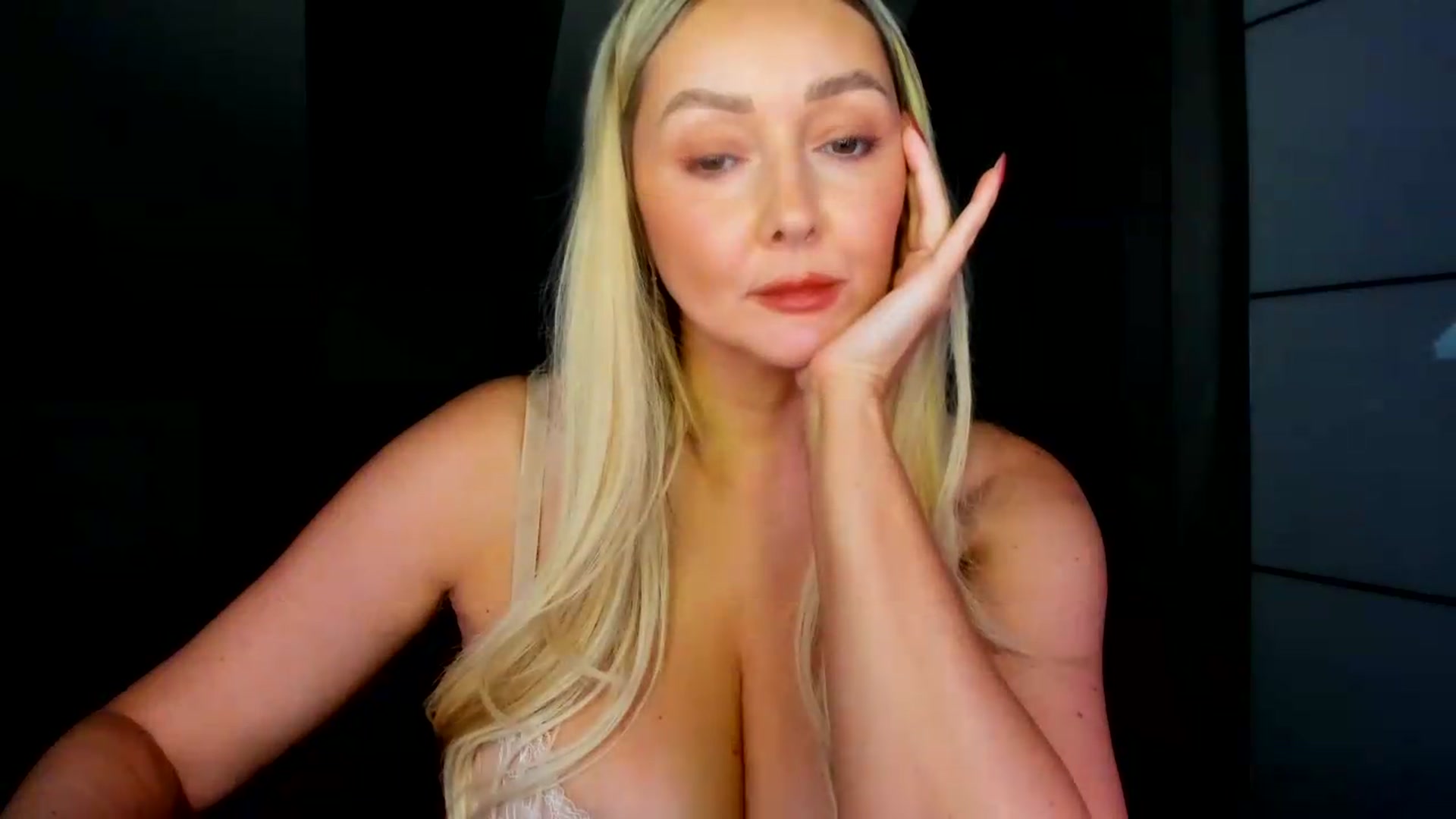 Gallery image thumbnail from Mi_Ha's myfreecams stream on, 09/08/2026, 16:15 image 5 of 20