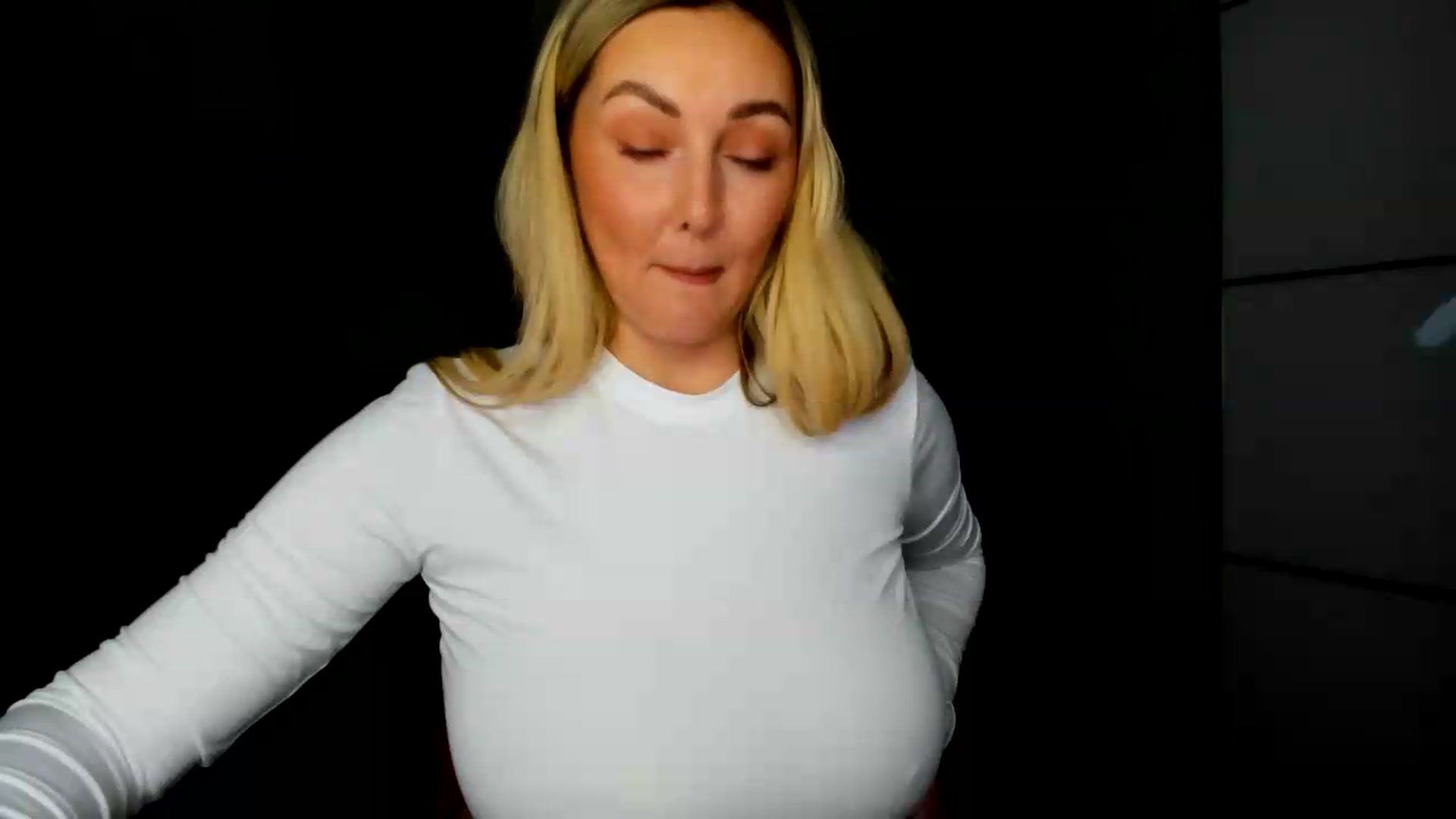 Gallery image thumbnail from Mi_Ha's myfreecams stream on, 09/15/2026, 13:54 image 20 of 20