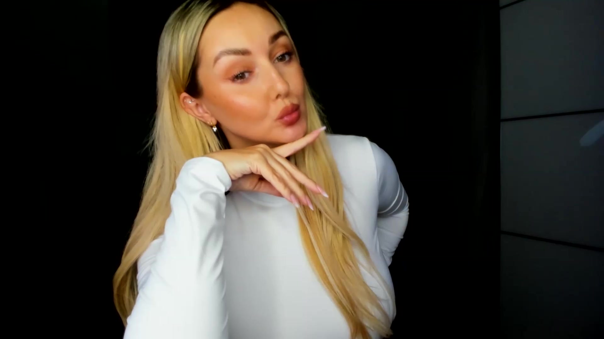 Gallery image thumbnail from Mi_Ha's myfreecams stream on, 09/15/2026, 16:42 image 14 of 20