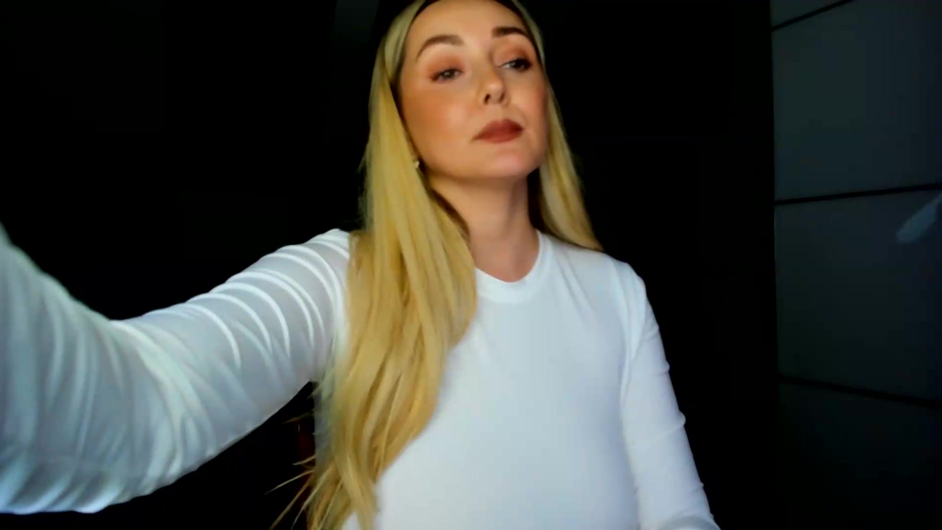Gallery image thumbnail from Mi_Ha's myfreecams stream on, 09/15/2026, 16:42 image 10 of 20