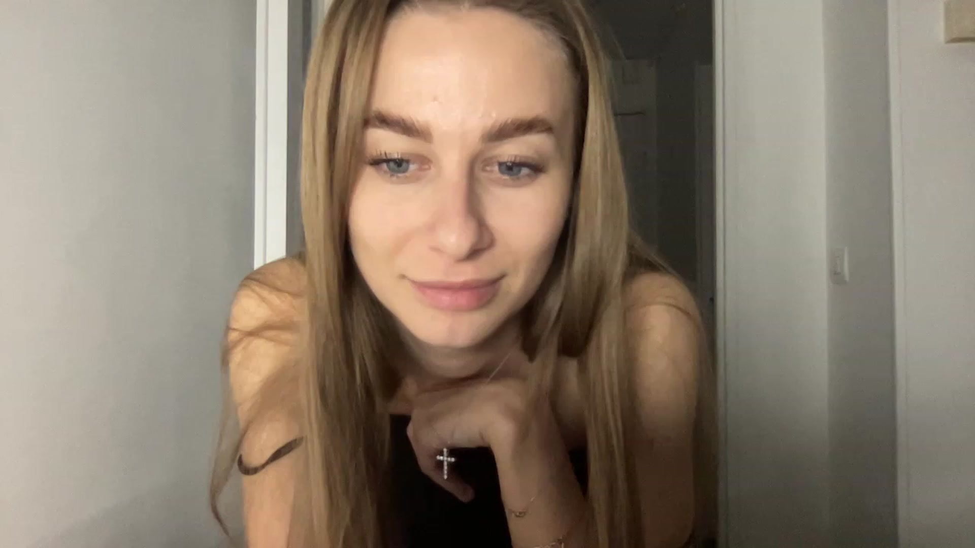 Gallery image thumbnail from Mia118's myfreecams stream on, 12/20/2022, 22:34 image 7 of 20