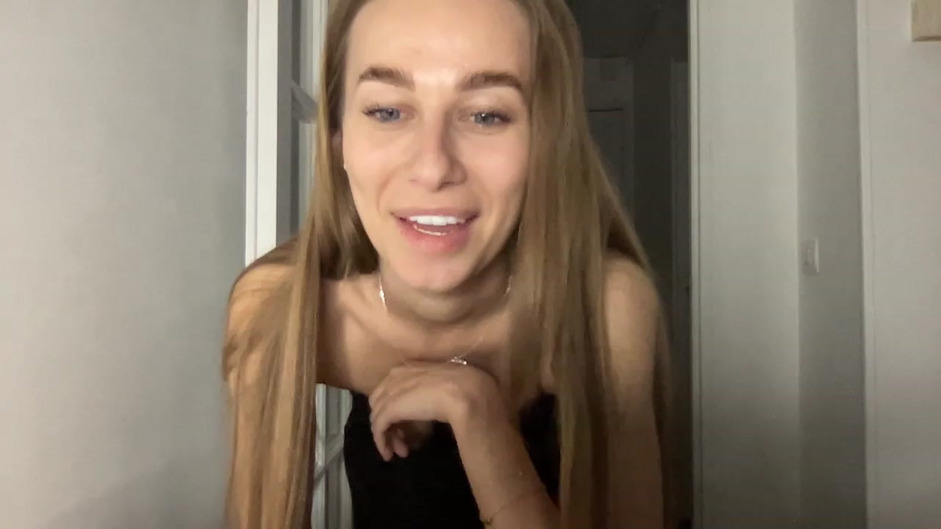 Gallery image thumbnail from Mia118's myfreecams stream on, 12/20/2022, 22:34 image 10 of 20