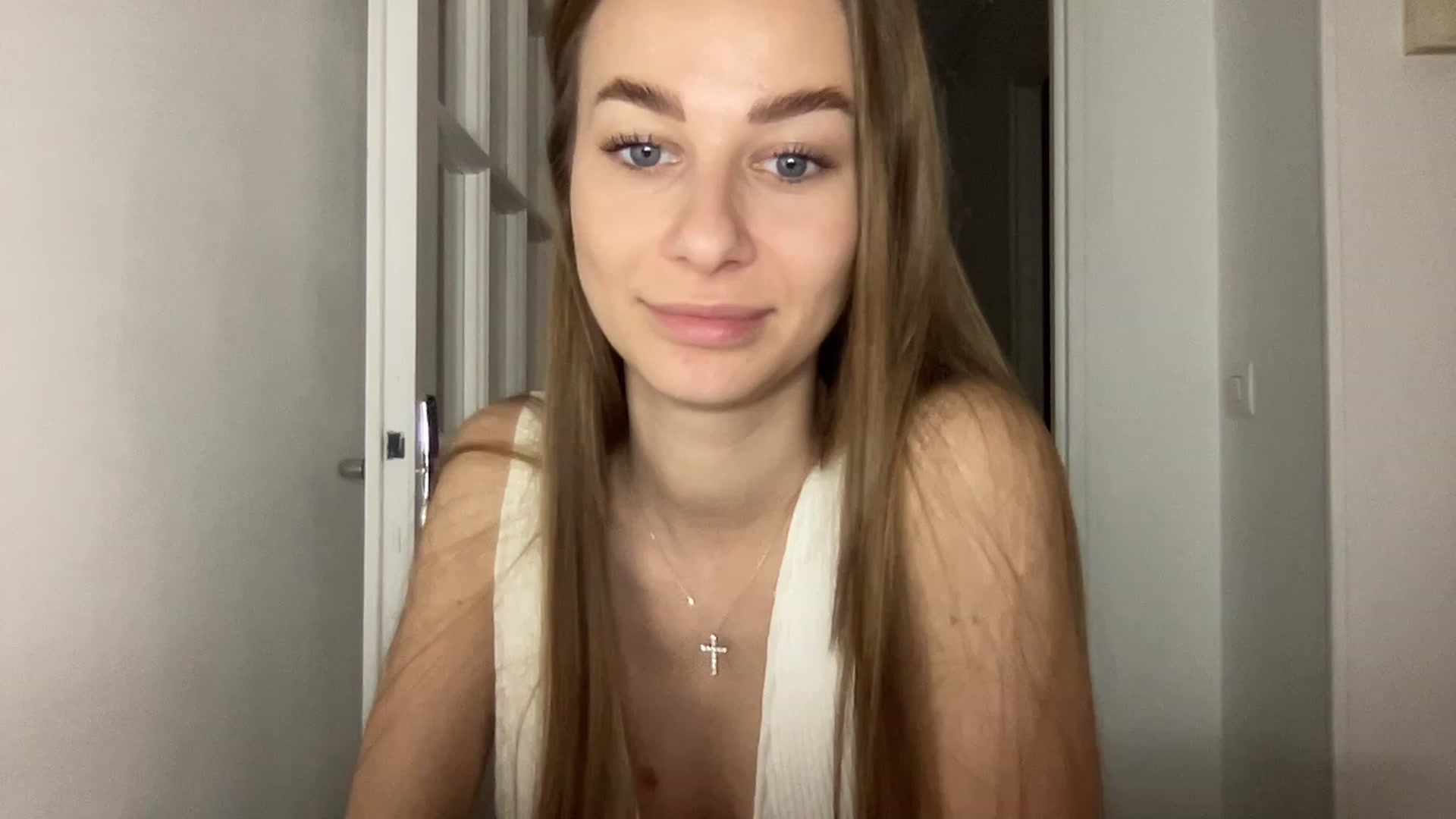 Gallery image thumbnail from Mia118's myfreecams stream on, 12/27/2022, 24:19 image 8 of 20
