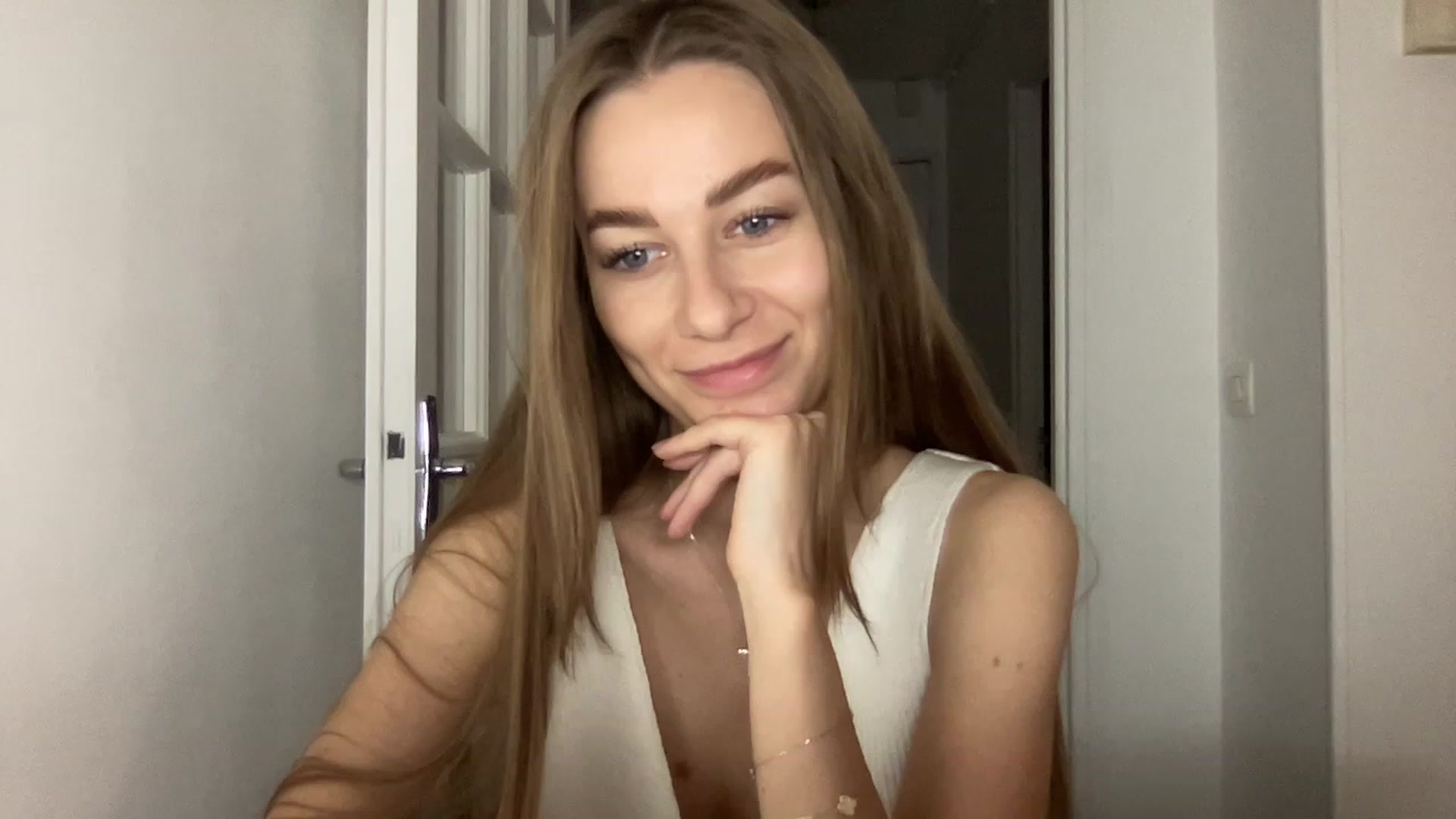 Gallery image thumbnail from Mia118's myfreecams stream on, 12/27/2022, 24:19 image 7 of 20