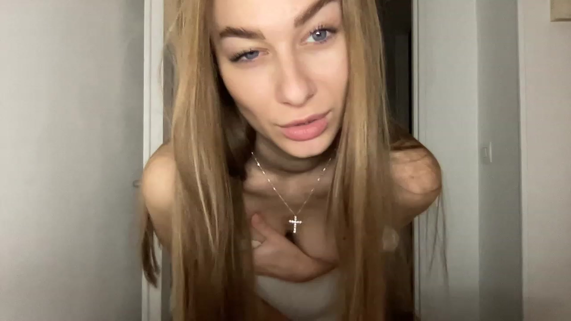 Gallery image thumbnail from Mia118's myfreecams stream on, 12/27/2022, 24:19 image 5 of 20