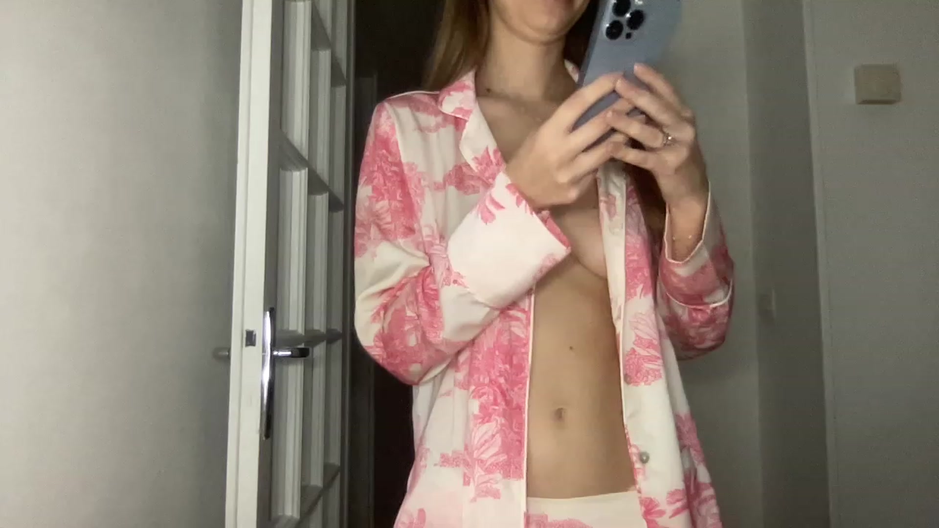 Gallery image thumbnail from Mia118's myfreecams stream on, 01/08/2023, 17:02 image 15 of 20