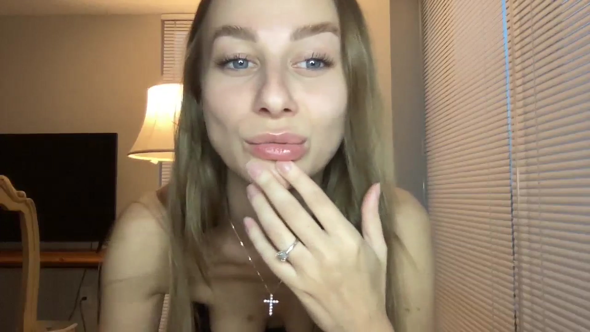 Gallery image thumbnail from Mia118's myfreecams stream on, 08/04/2023, 24:19 image 15 of 20