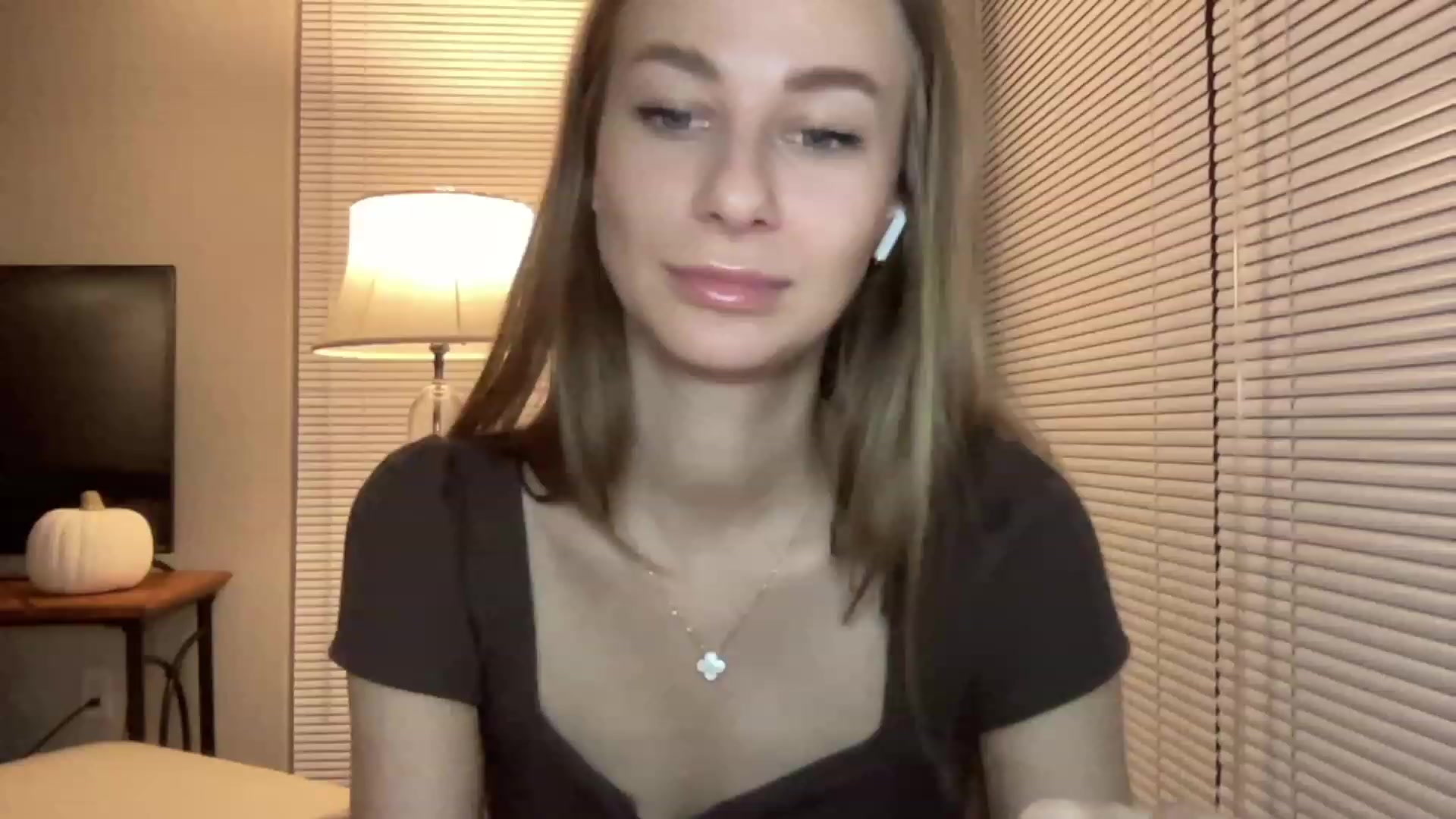 Gallery image thumbnail from Mia118's myfreecams stream on, 10/04/2023, 02:36 image 3 of 20