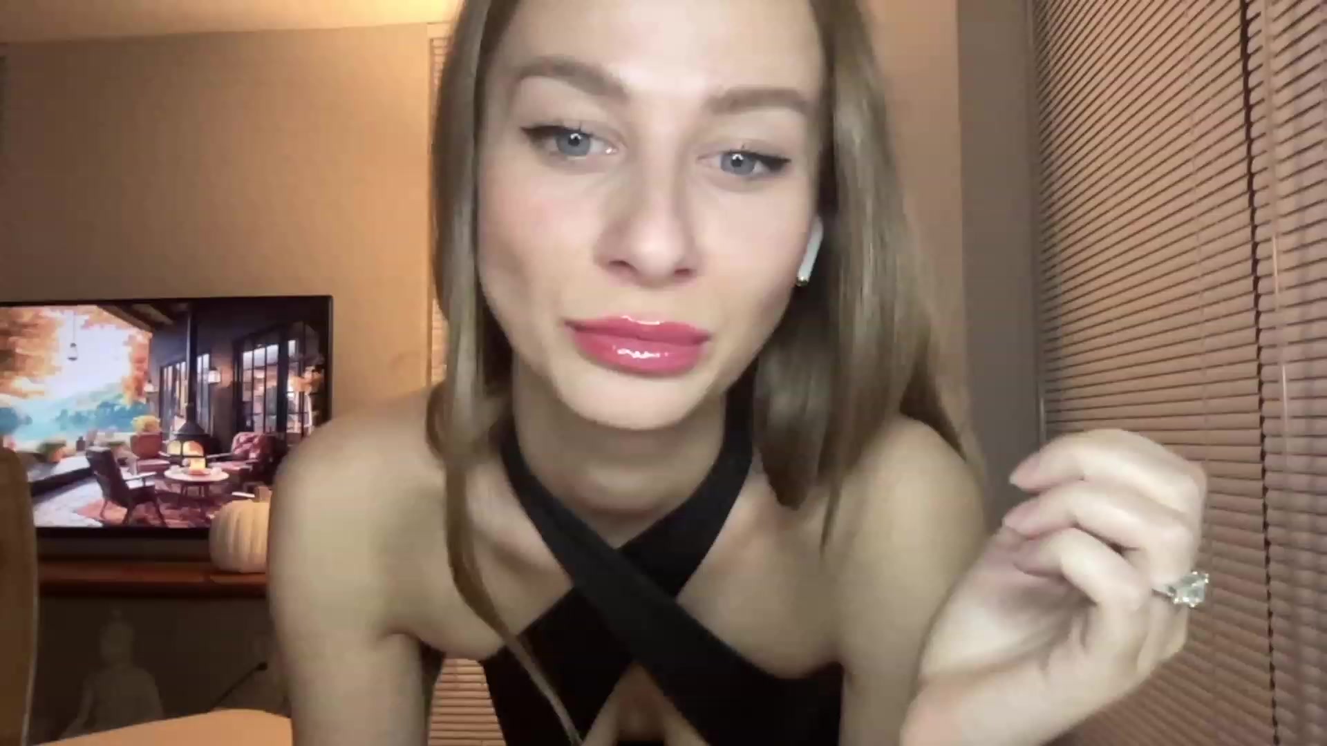 Gallery image thumbnail from Mia118's myfreecams stream on, 10/10/2023, 01:50 image 8 of 20