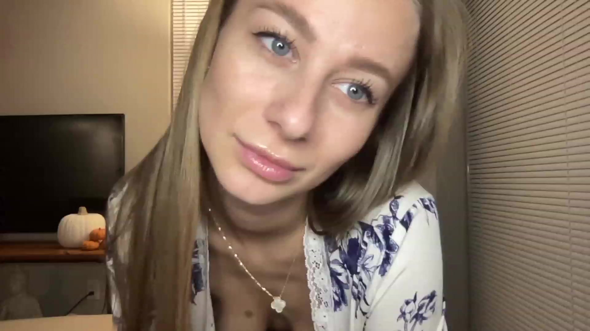 Gallery image thumbnail from Mia118's myfreecams stream on, 10/14/2023, 01:05 image 17 of 20