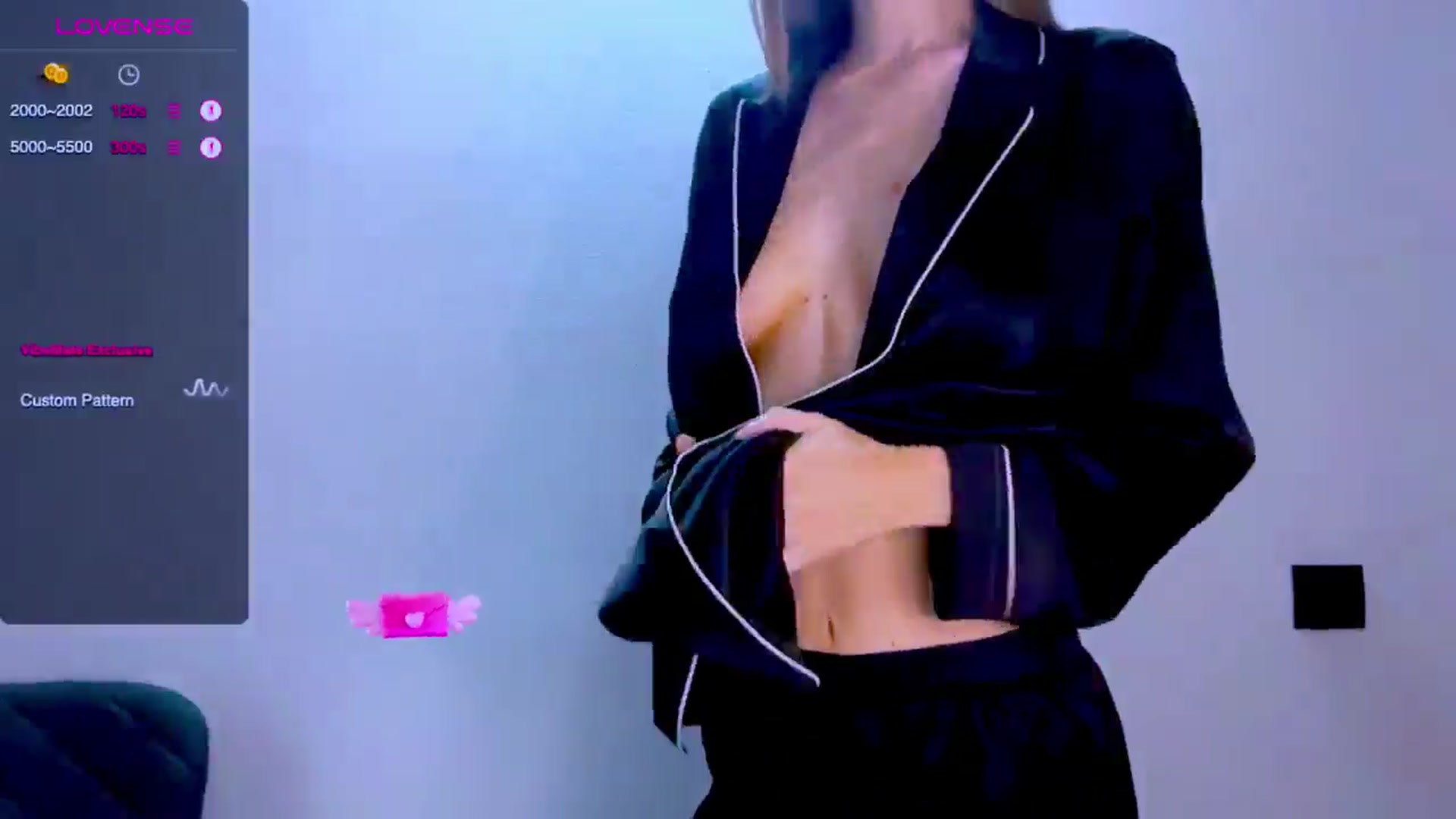 Gallery image thumbnail from Mia118's myfreecams stream on, 10/12/2025, 12:02 image 7 of 20