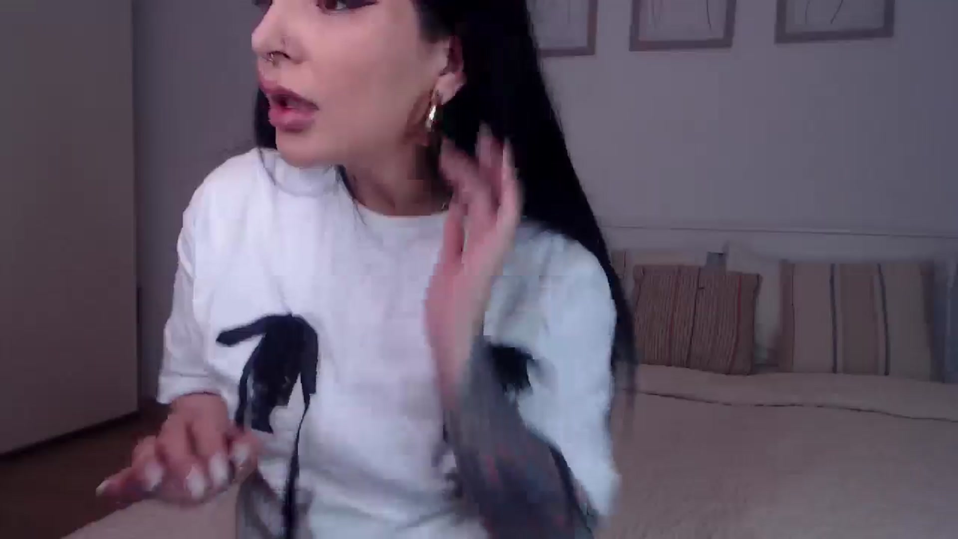 Gallery image thumbnail from MiaCutie4u's myfreecams stream on, 04/06/2025, 19:15 image 9 of 20