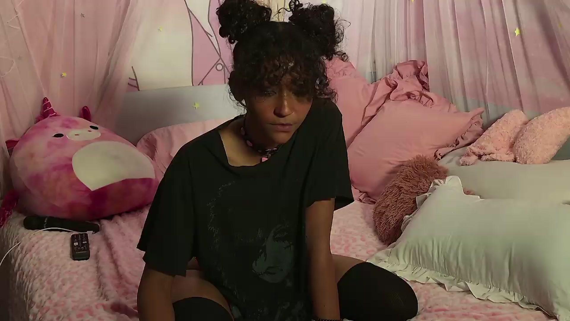 Gallery image thumbnail from MiaHart_'s myfreecams stream on, 05/11/2026, 24:33 image 6 of 20