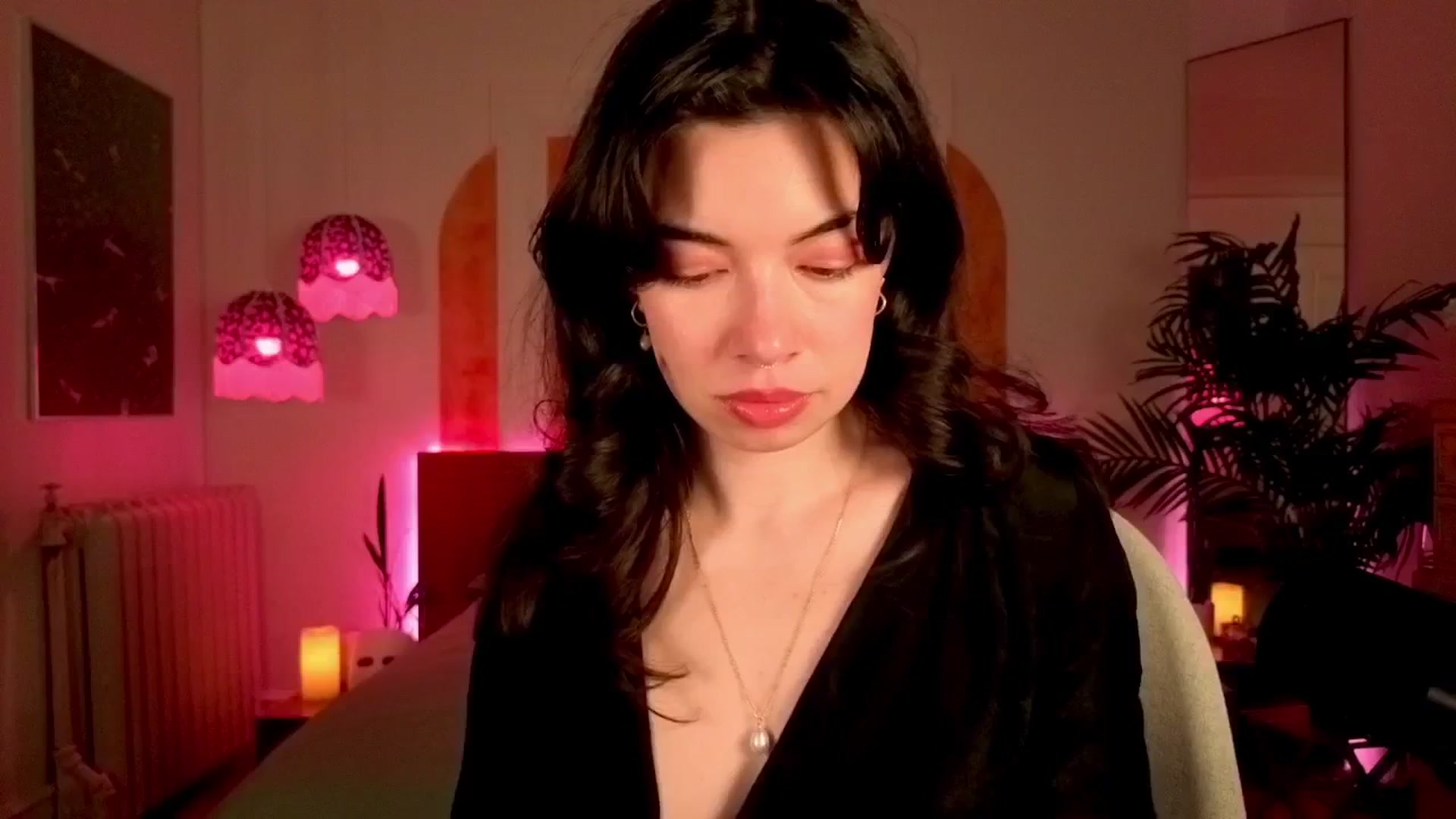 Gallery image thumbnail from MiaHathaway's myfreecams stream on, 04/07/2025, 03:44 image 2 of 20