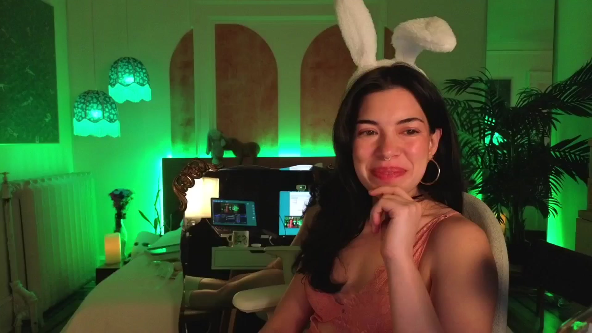 Gallery image thumbnail from MiaHathaway's myfreecams stream on, 04/21/2025, 04:19 image 2 of 20