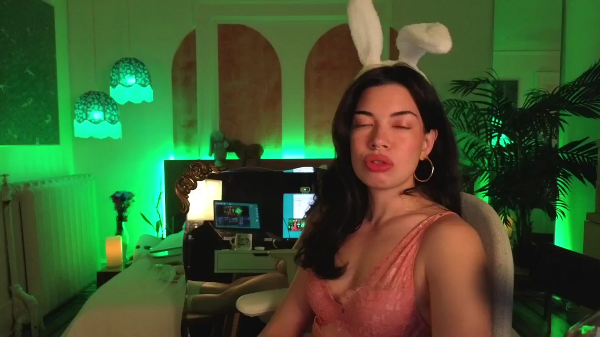 Gallery image thumbnail from MiaHathaway's myfreecams stream on, 04/21/2025, 04:19 image 3 of 20