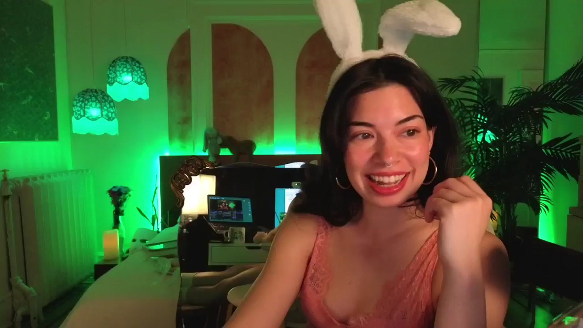 Gallery image thumbnail from MiaHathaway's myfreecams stream on, 04/21/2025, 04:19 image 4 of 20