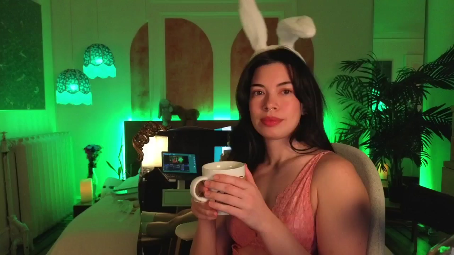 Gallery image thumbnail from MiaHathaway's myfreecams stream on, 04/21/2025, 04:19 image 1 of 20