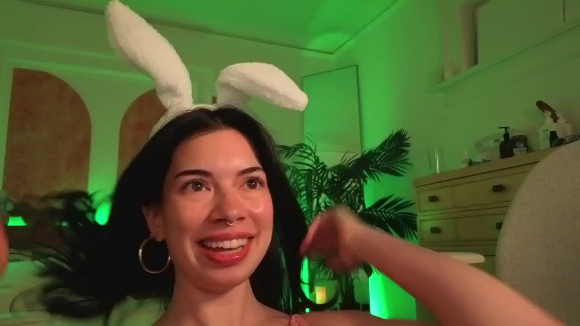 Gallery image thumbnail from MiaHathaway's myfreecams stream on, 04/21/2025, 06:28 image 10 of 20