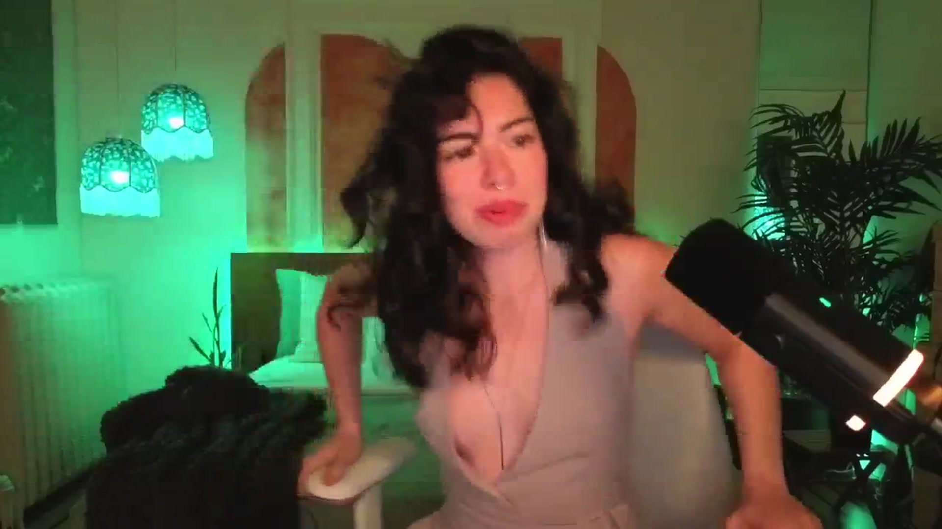 Gallery image thumbnail from MiaHathaway's myfreecams stream on, 04/26/2025, 05:08 image 13 of 20