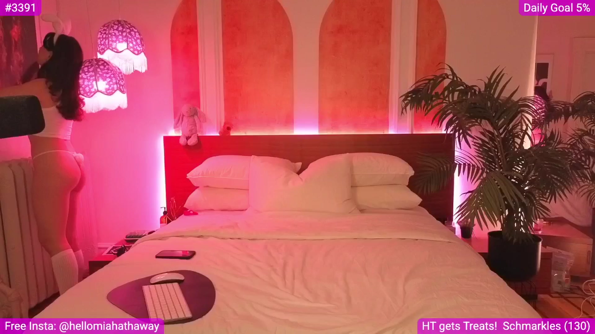Gallery image thumbnail from MiaHathaway's myfreecams stream on, 04/03/2026, 04:30 image 12 of 20