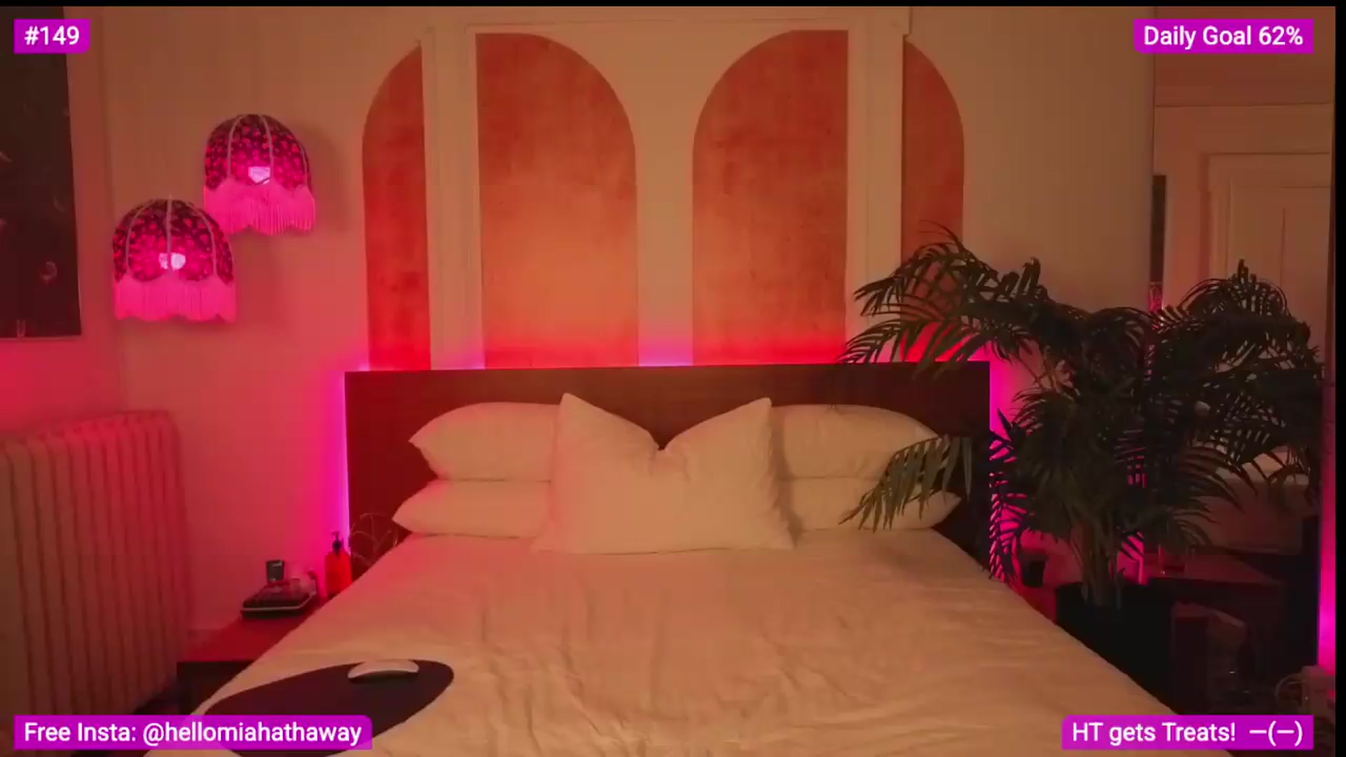 Gallery image thumbnail from MiaHathaway's myfreecams stream on, 05/13/2026, 03:53 image 17 of 20