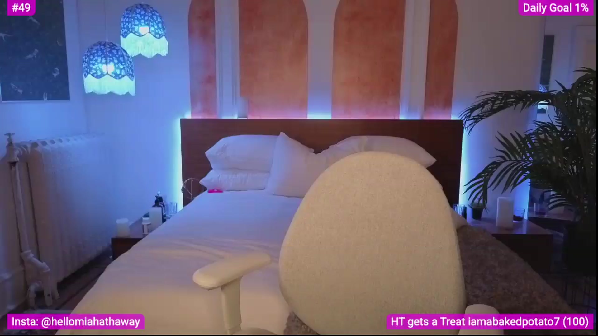 Gallery image thumbnail from MiaHathaway's myfreecams stream on, 06/12/2026, 04:41 image 12 of 20