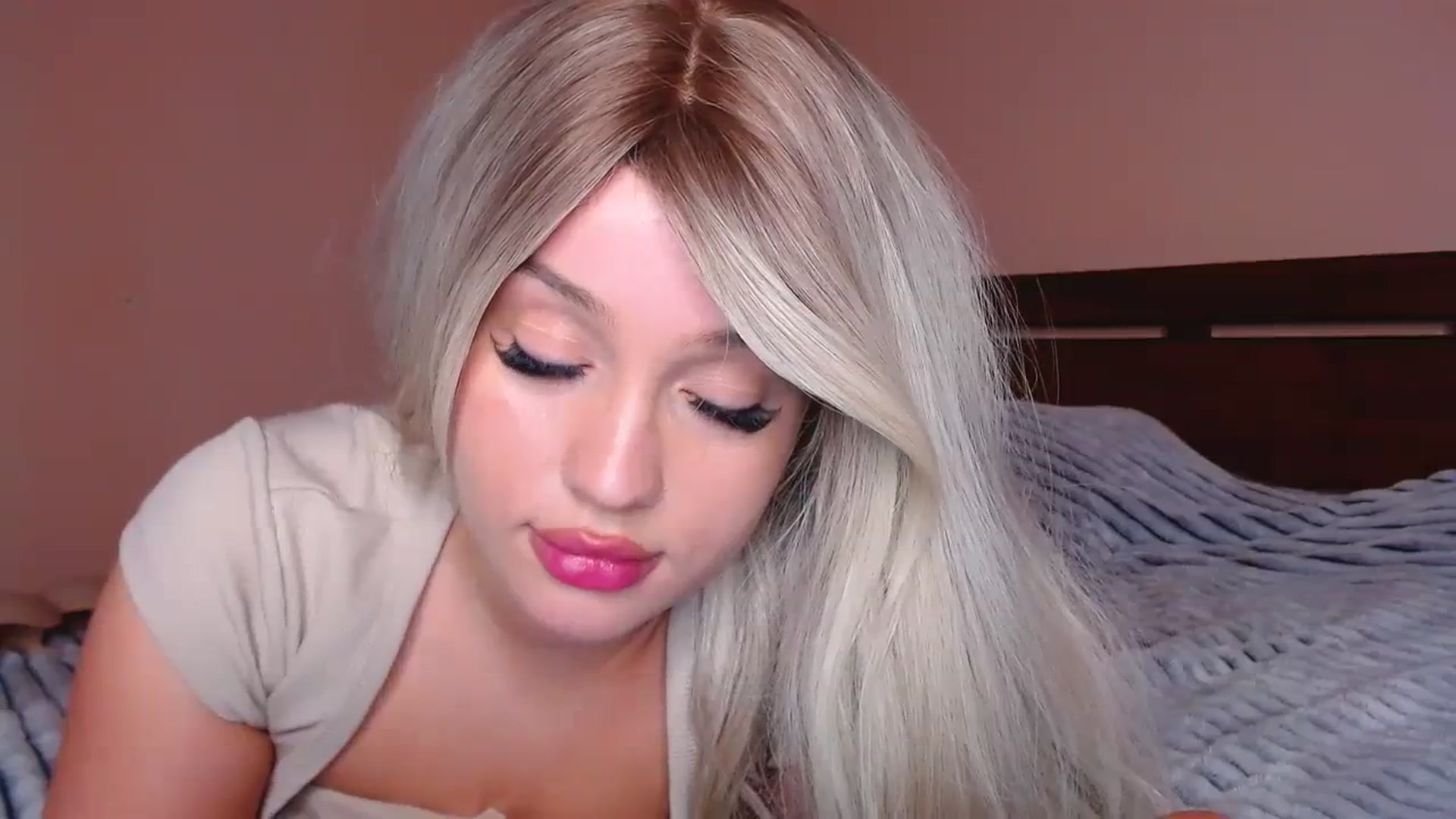 Gallery image thumbnail from MiaLee's myfreecams stream on, 12/01/2023, 17:13 image 2 of 20