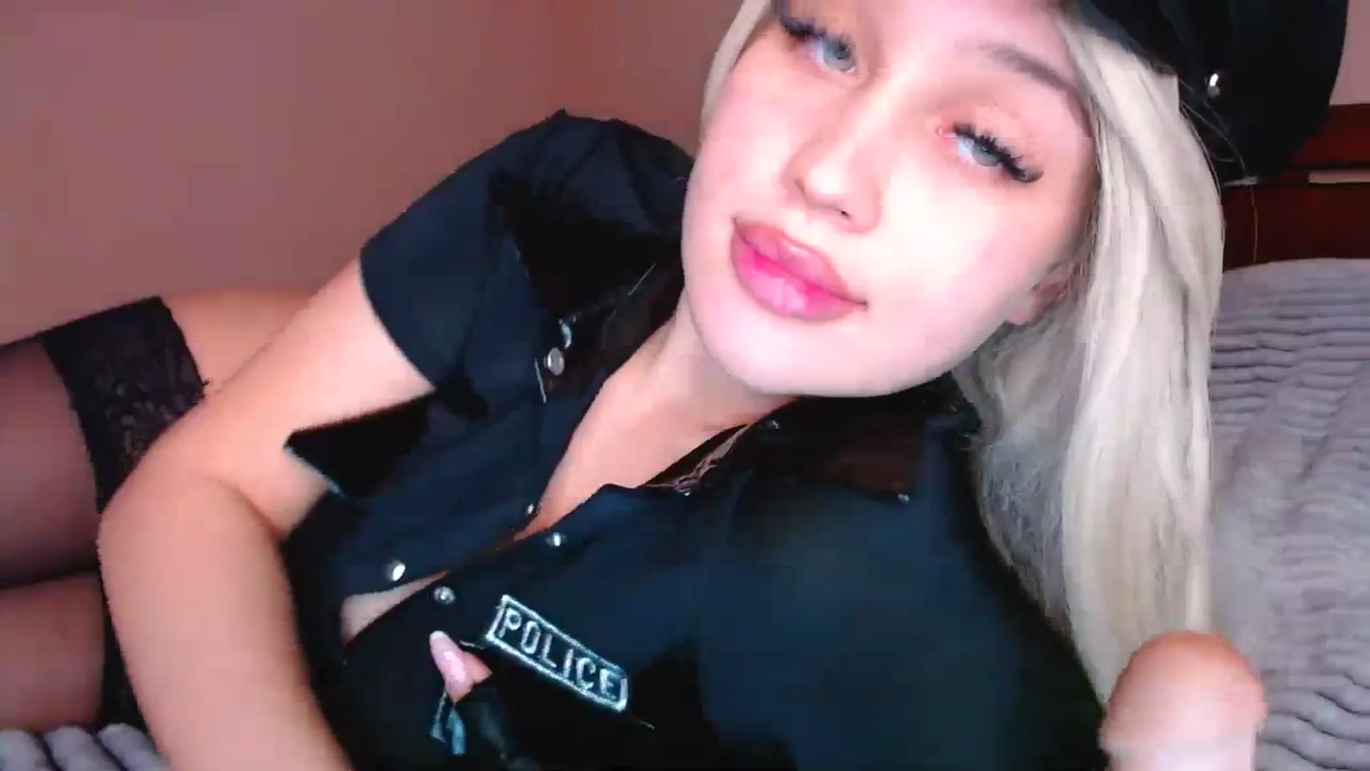 Gallery image thumbnail from MiaLee's myfreecams stream on, 12/05/2023, 19:37 image 5 of 20
