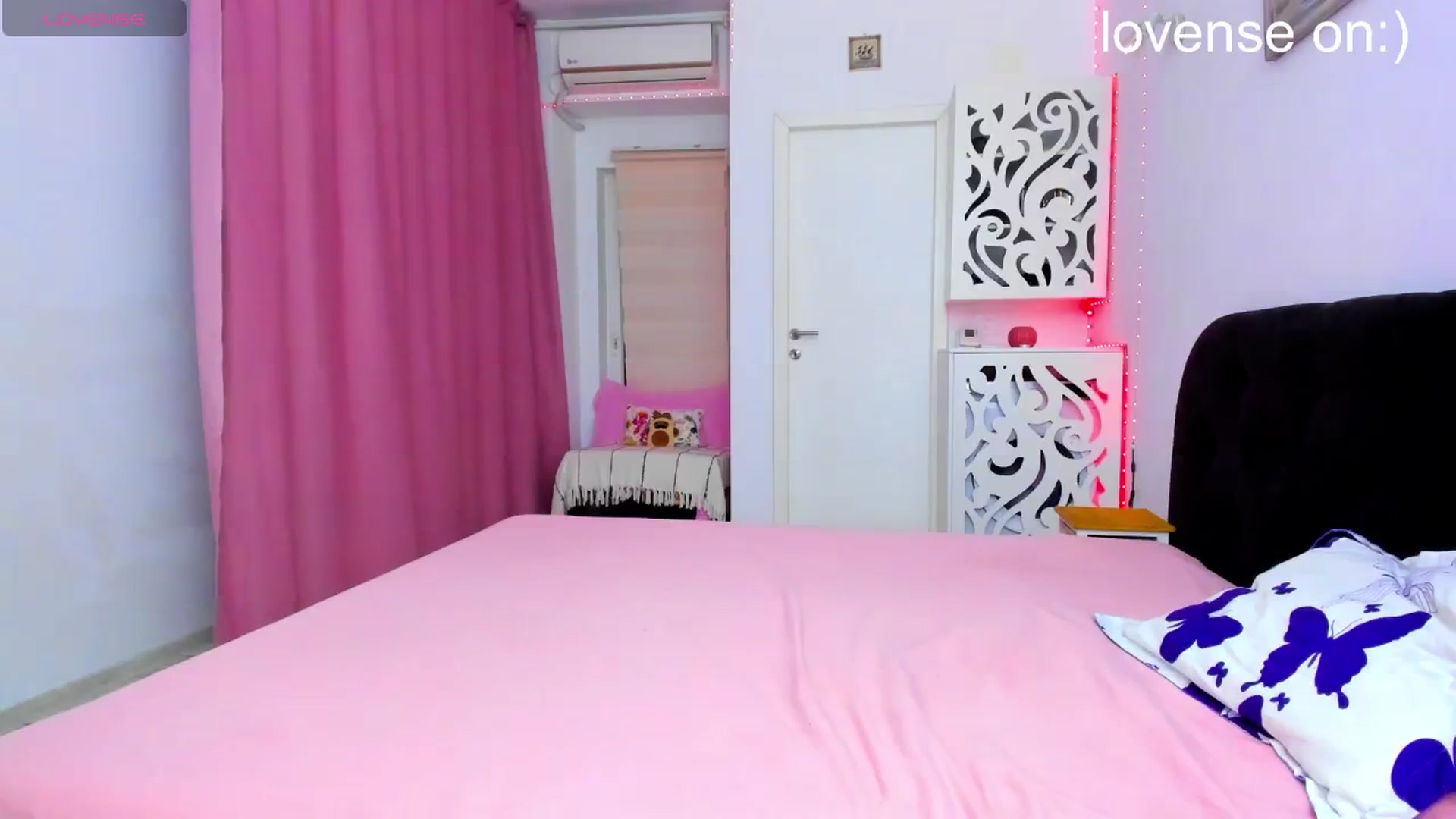 Gallery image thumbnail from MiaMagicc's myfreecams stream on, 11/18/2025, 03:02 image 9 of 20